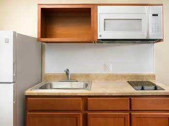 Отель Value Place Cleveland Oh Экстерьер фото